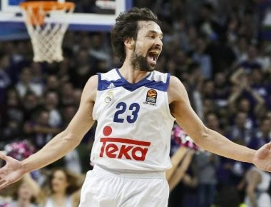 Νέο buzzer beater του Σ.Γιουλ από το κέντρο! (βίντεο)